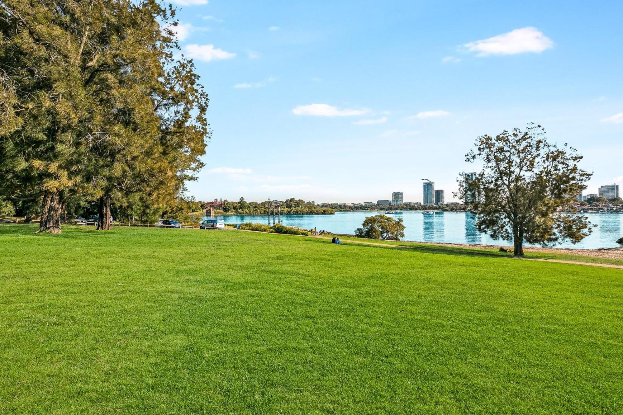 Apartment Putney Studio, Short Drive To Olympic Park & Parklands Sydney